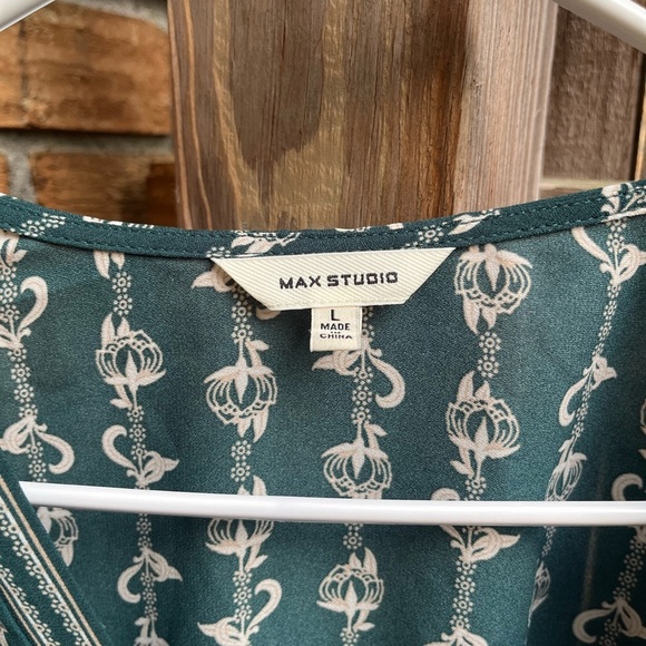 Max Studio Peplum Blouse in Green and Blue with Long Sleeves - Picture 2 of 3